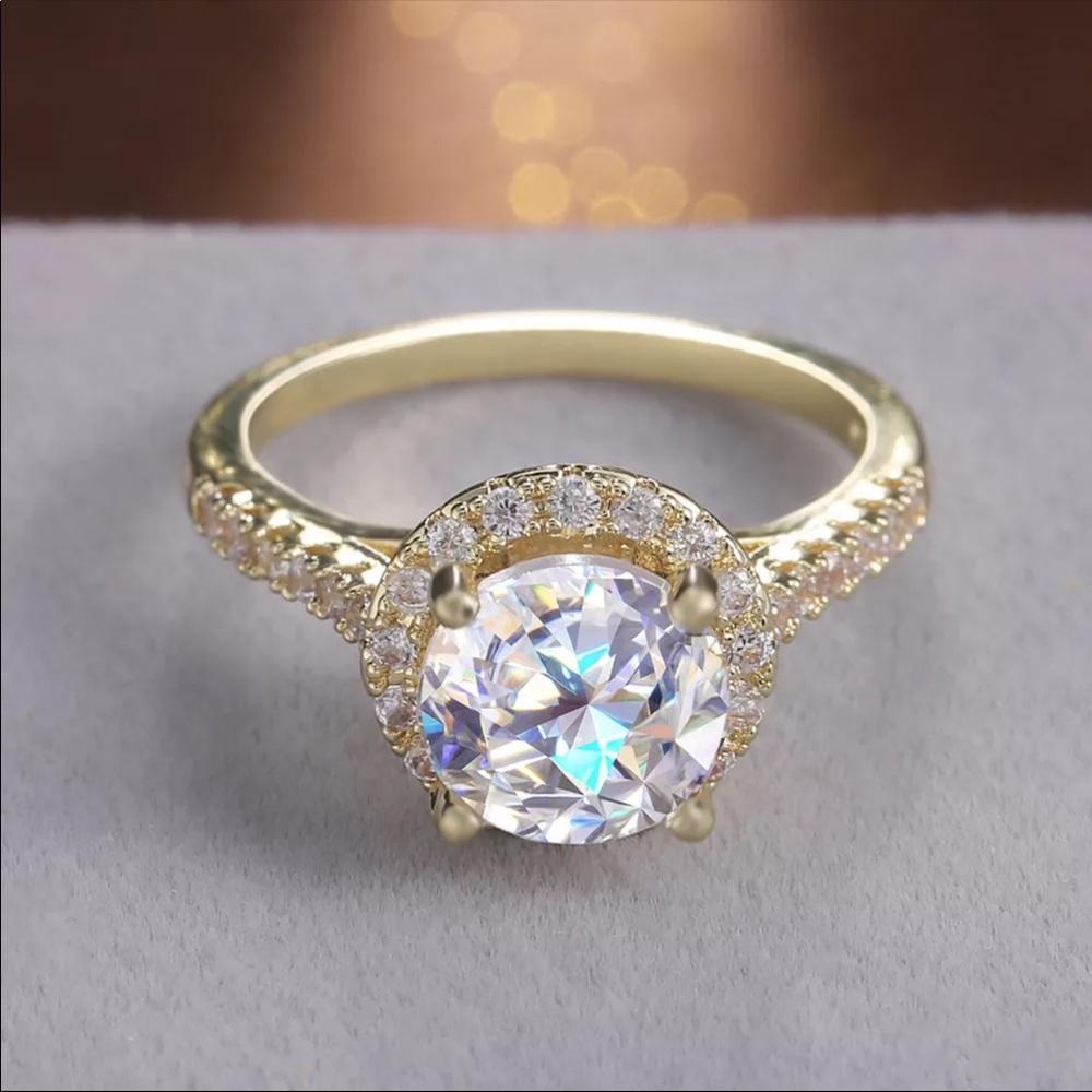 New Women’s Yellow Gold Gorgeous Wedding Ring - Picture 2 of 6